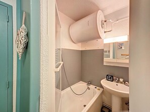 Bathroom - Cozy apartment with balcony, parking and pets allowed (La Chapelle-d'Abondance)