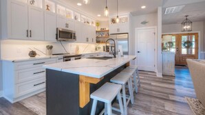Coffee/tea maker, fridge, microwave, oven - The Bat Cave at OKI: Cozy 3BR retreat in Oak Island, near beaches and mini golf! (Oak Island)