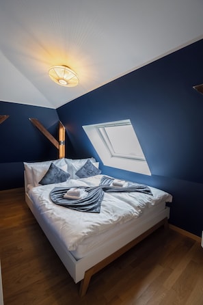 3 chambres, fer et planche à repasser, lit de bébé portatif