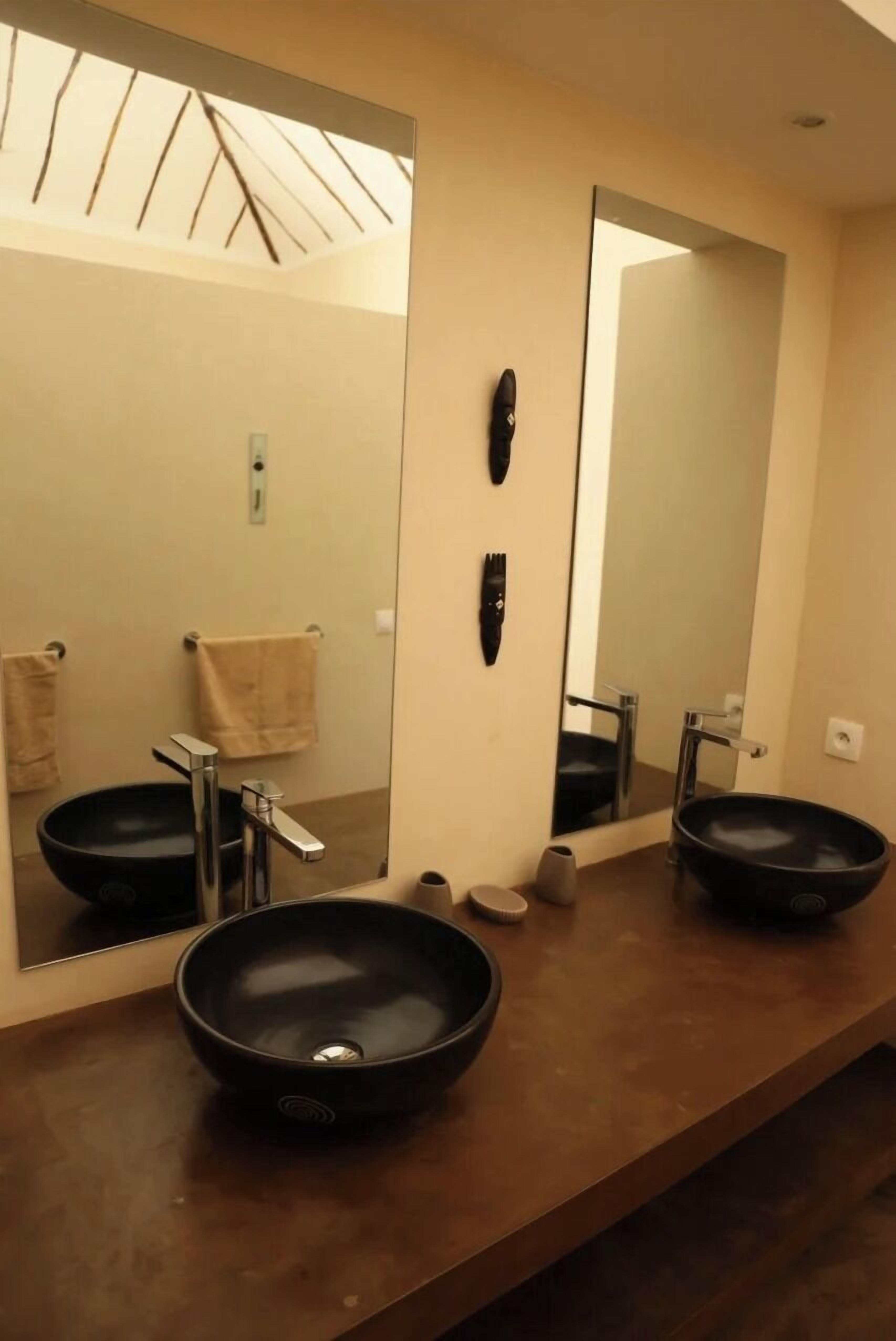 Villa Deluxe - utsikt mot poolen | Badrum | Handdukar