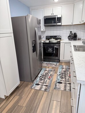 Mikroaaltouuni, uuni, liesi