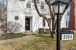 Exterior detail - Ottawa Hills 3bd w Chef's Kitchen, King bd, N64 (Toledo)