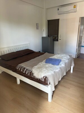 Rum | Skrivbord och arbetsyta för laptop