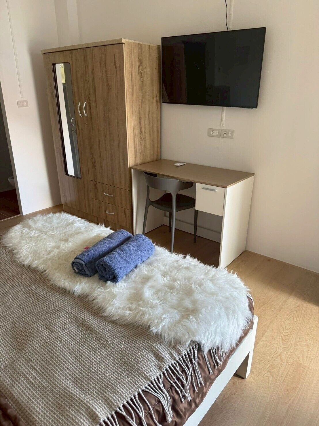 Escriptori i espai de treball apte per a portàtils 