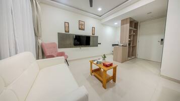 Suite, Balcony | Iron/ironing board, free WiFi