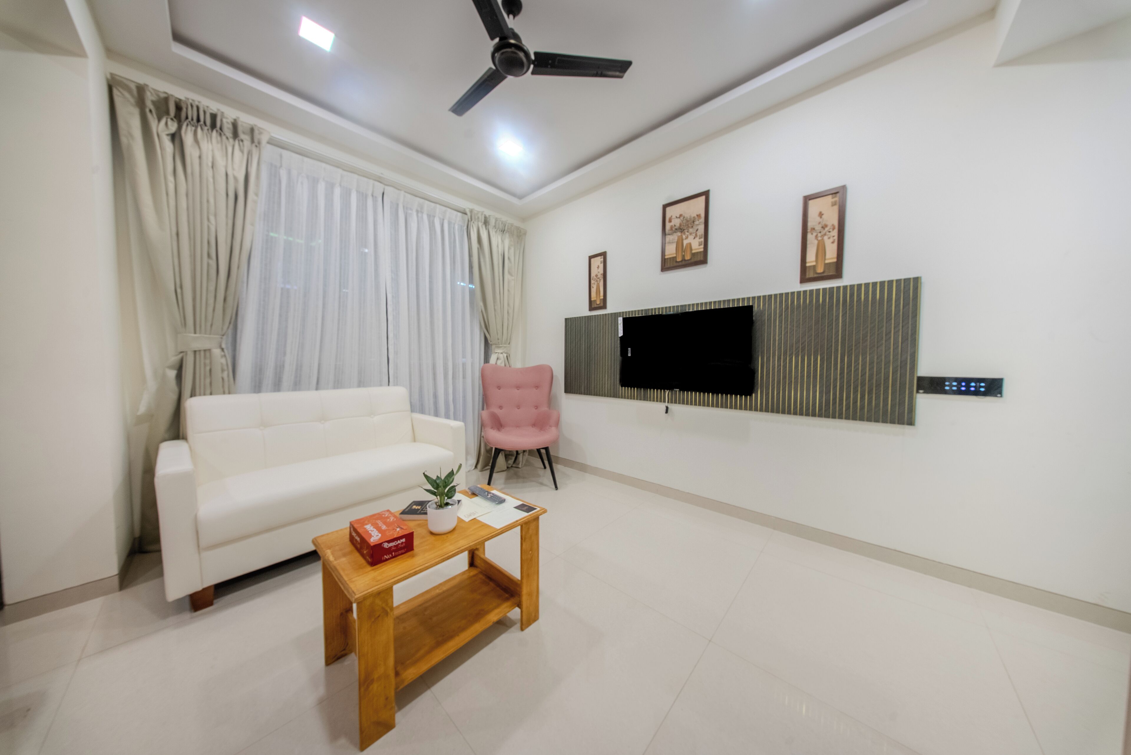 Suite, Balcony | Iron/ironing board, free WiFi