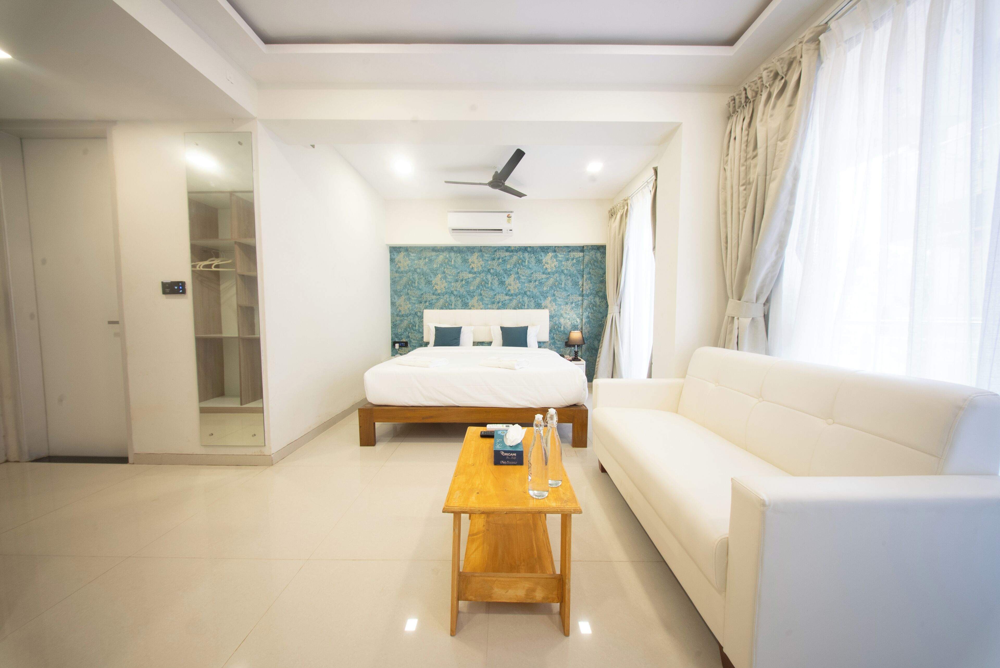 Iron/ironing board, free WiFi