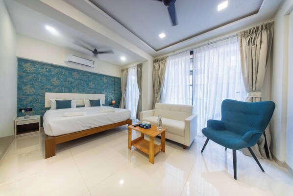 Suite | Iron/ironing board, free WiFi - La Bela Casa Suites Candolim (Candolim)
