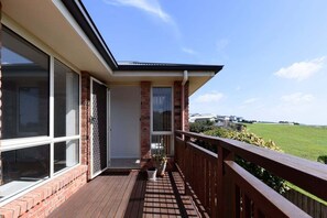 Property grounds - Steps From The Hospital in Burnie (Burnie City)