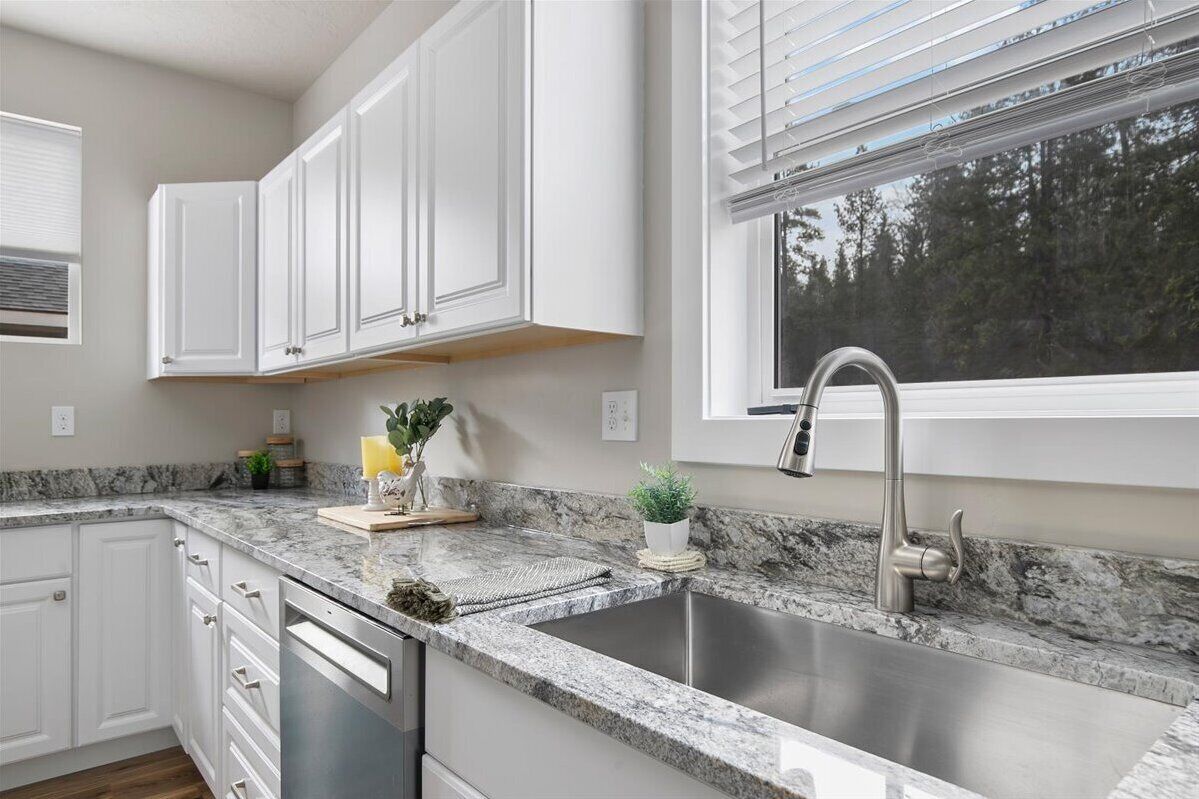 Mikrovågsugn, ugn, spishäll och diskmaskin