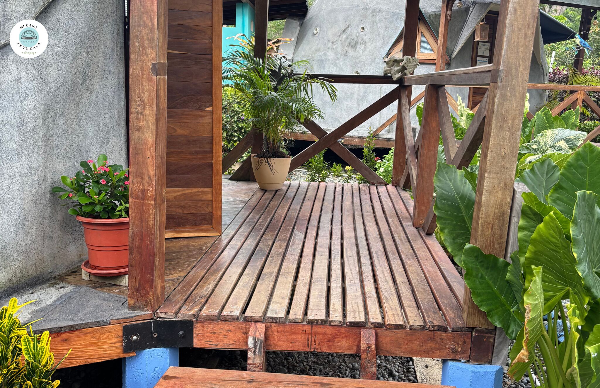 Huisje, balkon, uitzicht op tuin | Terras