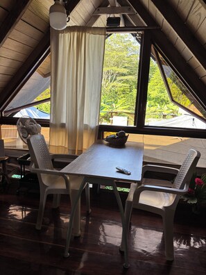 Ferienhaus, Terrasse, Gartenblick | Wohnbereich