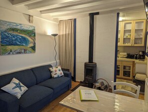 Living area - Mill for 2, facing the sea, 300m to the beach and great walks. Next to a castle. (La Hague)