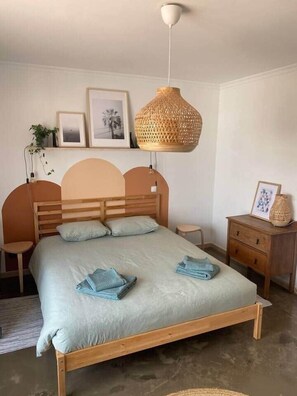 2 bedrooms, WiFi, bed sheets