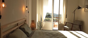 Pina Hideaway with a sea view rooftop terrace