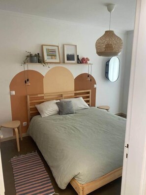 2 bedrooms, WiFi, bed sheets
