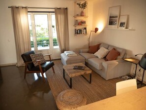 TV, fireplace, table tennis