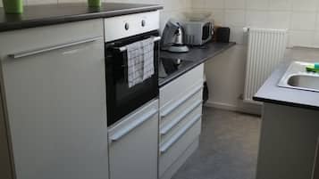 Mikrowelle, Ofen, Herdplatte, Geschirrspüler