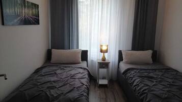 3 bedrooms, iron/ironing board, WiFi, bed sheets