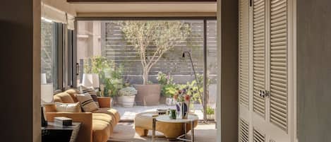 Suite Ville, vue sur la ville | Bureau, espace de travail pour ordinateurs portables
