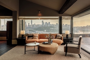 City Suite, City View | Desk, laptop workspace, blackout curtains, iron/ironing board - Sunyata Mountain Alley Chongqing (Chongqing)