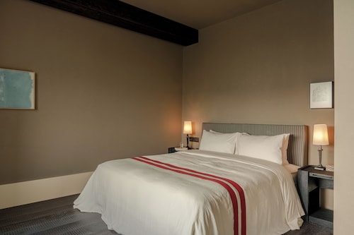 Sunyata Ren'ai Hall Hotel