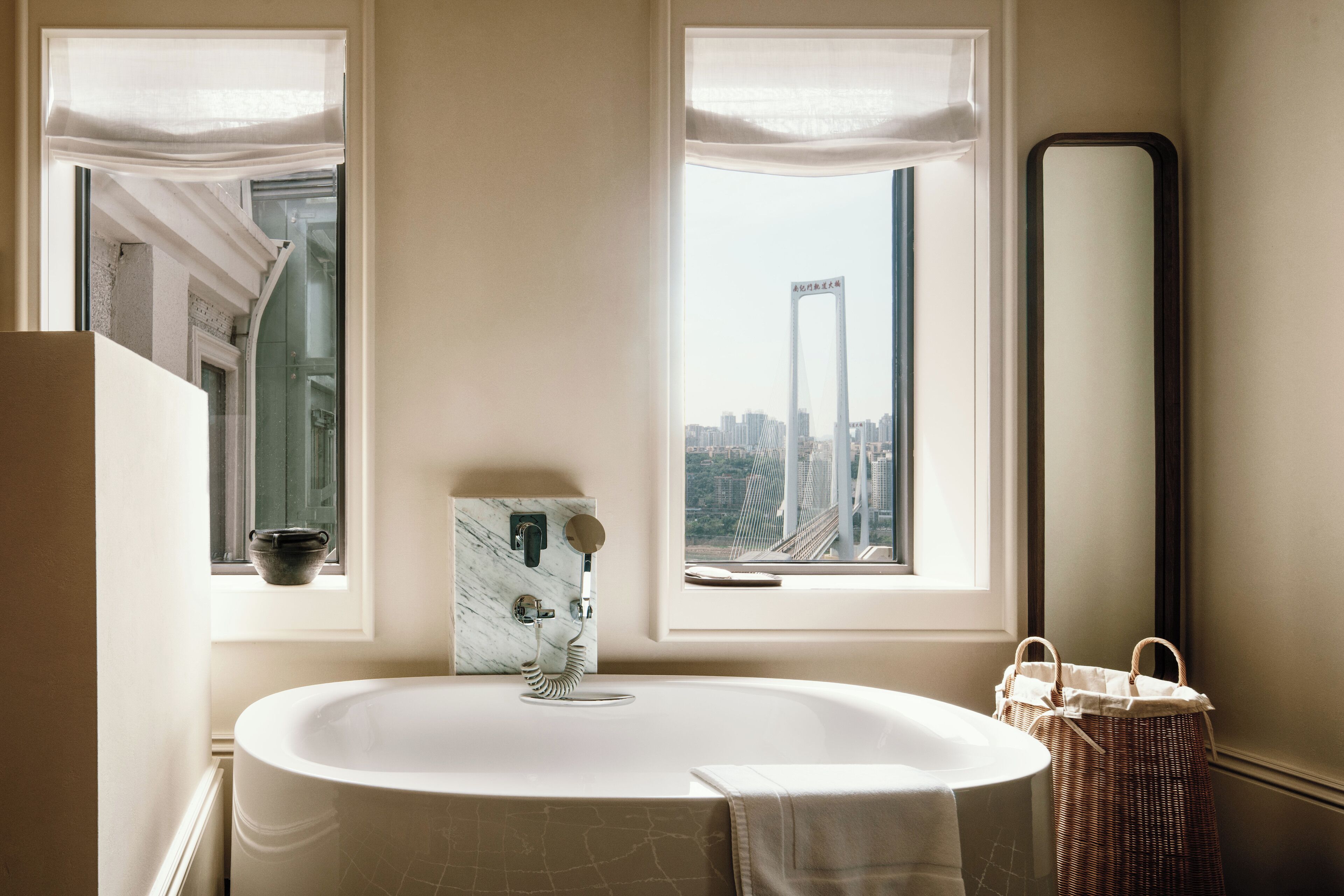 Senior Suite, City View | Private spa tub
