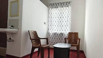 Standard Room | Desk, laptop workspace, free WiFi