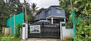 Bureau, espace de travail pour ordinateur portable, Wi-Fi gratuit