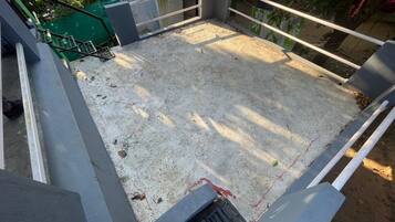 Rom – standard | Skrivebord, skrivebord for bærbar PC og wi-fi (inkludert)