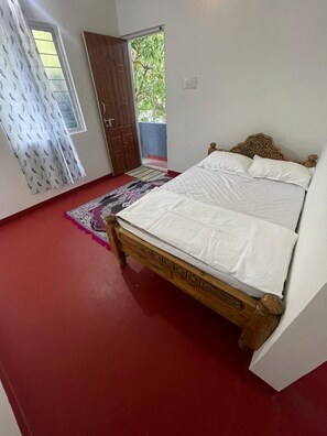 Standaard kamer | Een bureau, een laptopwerkplek, gratis wifi