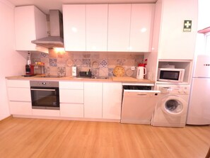 Apartment | Private kitchen - Caparica Apartment for 4 (Almada)