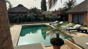 Kolam renang outdoor