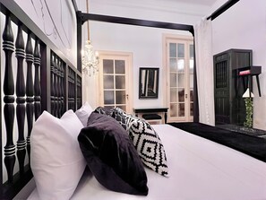 Tabla de planchar con plancha, wifi y ropa de cama 