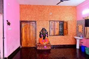 Lobby - Kirti Inn Puri (Puri)