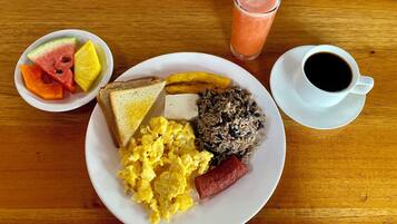 Colazione a base di specialità locali inclusa, servita tutte le mattine