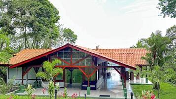 Villa familiare, 3 camere da letto, piscina privata | Una cassaforte in camera, Wi-Fi gratuito