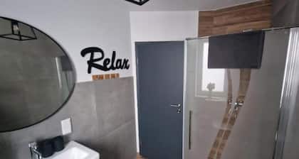Moderne 2-Zimmer-Ferienwohnung mit Balkon und Platz für bis zu 4 Gästen