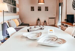Apartment | Dining - Bridge View Apartment in Sacavem (Lisbon)