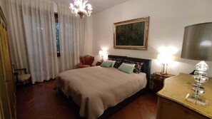 3 Schlafzimmer, Schreibtisch, Bügeleisen/Bügelbrett, kostenloses WLAN