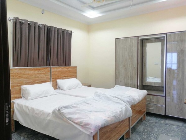 2 habitaciones, tabla de planchar con plancha, wifi y ropa de cama 