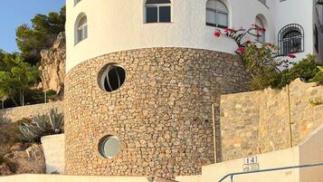 Villa | 4 bedrooms, Internet