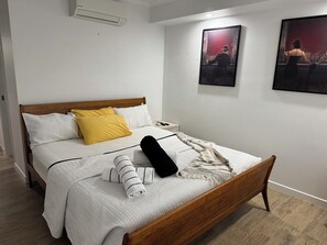 Iron/ironing board, WiFi, bed sheets
