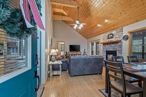 Dining - Welcome to Starry Night Hollow in Murphy, NC by Lees Acres (Murphy)