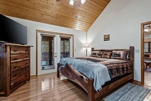 2 bedrooms, iron/ironing board, free WiFi, bed sheets - Welcome to Starry Night Hollow in Murphy, NC by Lees Acres (Murphy)