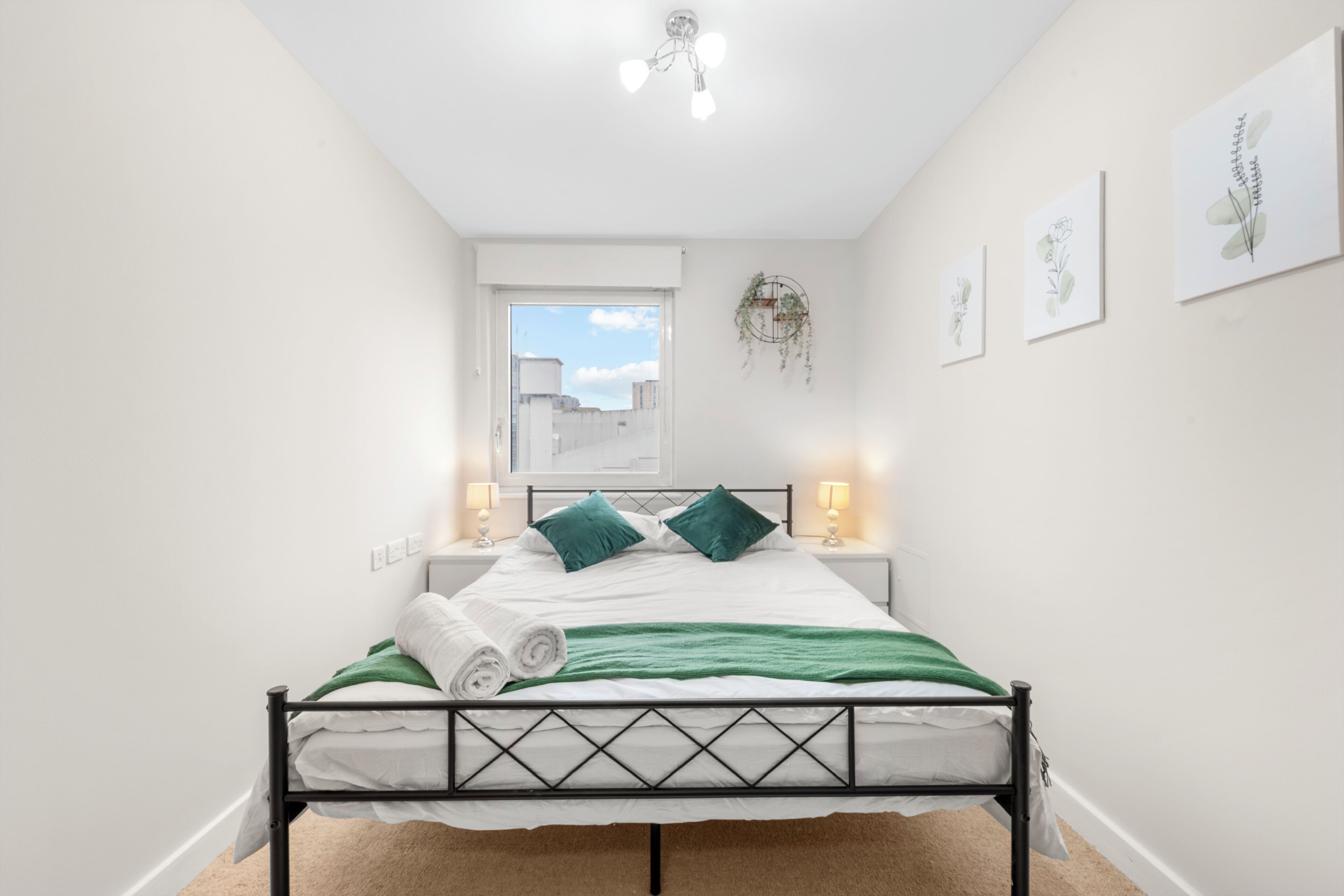 2 makuuhuonetta, silitysrauta/-lauta, vauvan matkasänky, ilmainen Wi-Fi