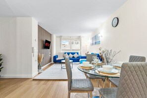 Dining - Stylish 2BR| Wembley Stadium| Free Parking|Balcony (Wembley Park)