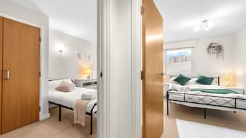 2 soverom, strykejern/-brett, reiseseng for barn og wi-fi (inkludert)