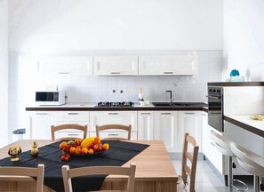 Dining - Fronte Mare Exclusive Holiday Home with Sea View, Private Garden, and Air Conditioning (La Strea)