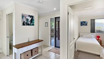 Căn hộ | 3 phòng ngủ, khu vực làm việc phù hợp cho laptop, bộ trải giường